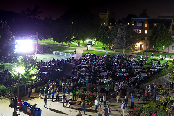 Students gather on South Quad to watch the presidential debate, photo by Matt Cashore '94.