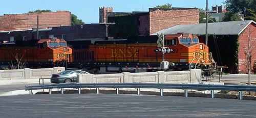 A BNSF locomotive at the Cherry Street crossing, Galesburg, Illinois, 2016, Photo by Kelly Martin, Wikimedia Commons