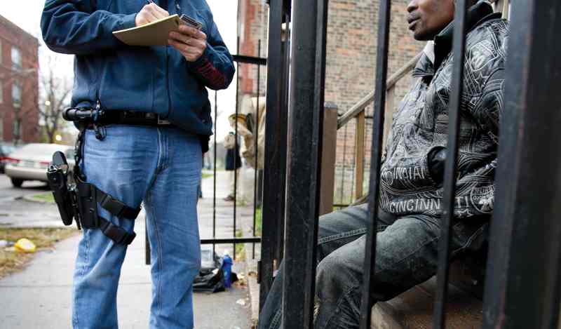 ￼A DEA agent questions a man suspected of distributing heroin on the Chicago streets
